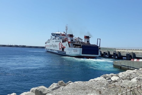 ربط بحري ينقل ألف شخص من المغرب إلى إسبانيا