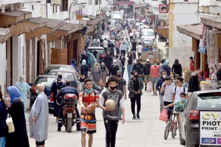 فيروس “كورونا” لا يخيفُ المغاربة .. “تراخ ملحوظ” والتزامٌ منشود‬