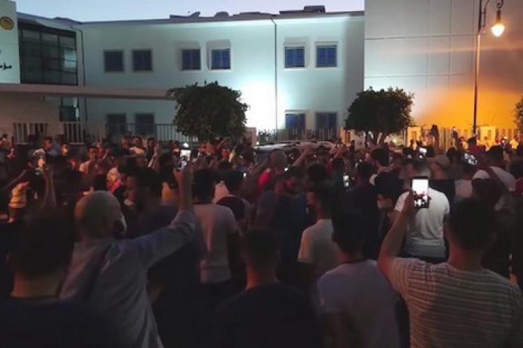 قصة احتجاجات بني مكادة بطنجة .. “غضب واتهام وحل توافقي”