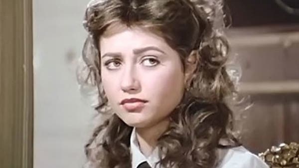 ليلى علوي تستعيد الذكريات بهذه الصور