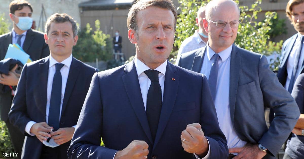 ماكرون يطالب بمعاقبة “من يتدخل في ليبيا” ويذكر تركيا بالاسم