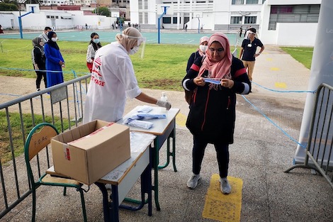 مشاهد من “الباك” في زمن الجائحة .. كمامات ومعقمات واحتياطات