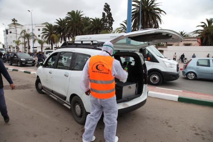 مهنيو سيارات الأجرة بالبيضاء يخشون منع التنقل