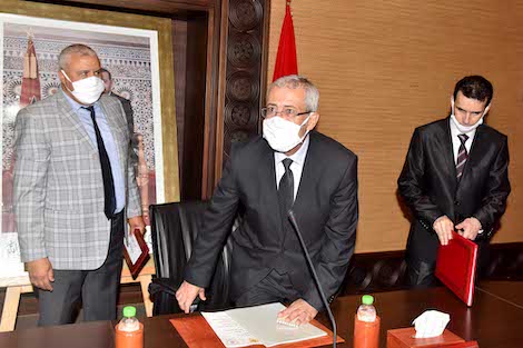 ‪مسؤولون حكوميون يبحثون سبل إنزال اللاتمركز الإداري بقطاع العدل