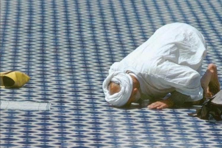 ‬”كورونا” يُلغي أداء النوافل وقراءة الحزب الراتب والتيمّم في المساجد