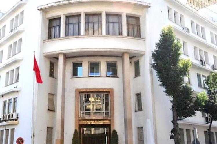 أثر رجعي يضخ المال في جيوب “ضباط الكهرباء”