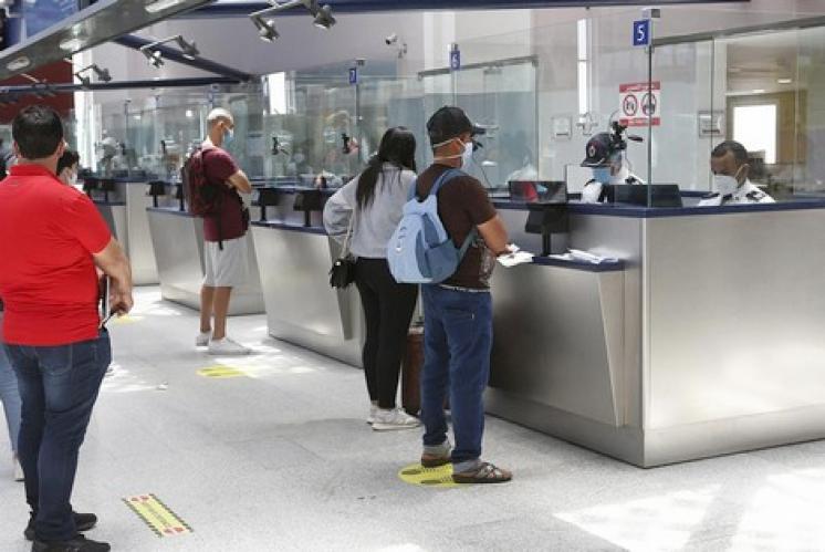 ارتفاع إصابات “كورونا” يُبقي المغرب خارج قائمة الدّول الآمنة للسّفر‬