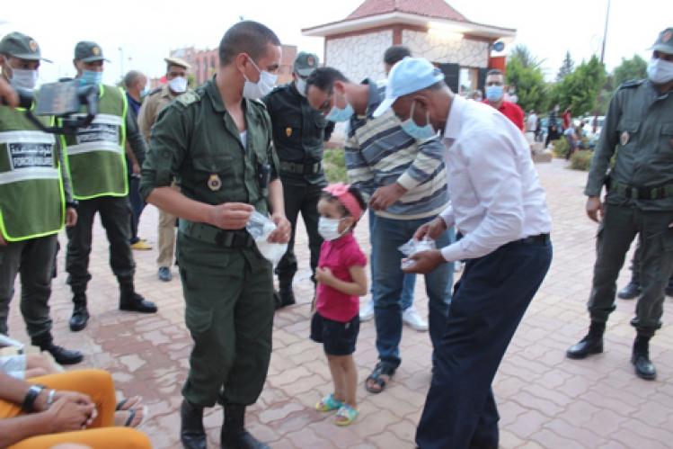التحسيس بخطورة “كورونا” يتواصل في تارودانت