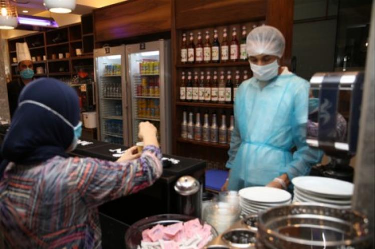 “الداخلية” تعفي المقاهي من رسوم جبائية عن فترة الطوارئ الصحية