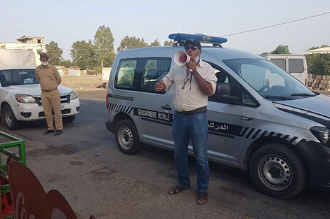 السلطات توزع الكمامات وتحسّس ساكنة سيدي قاسم