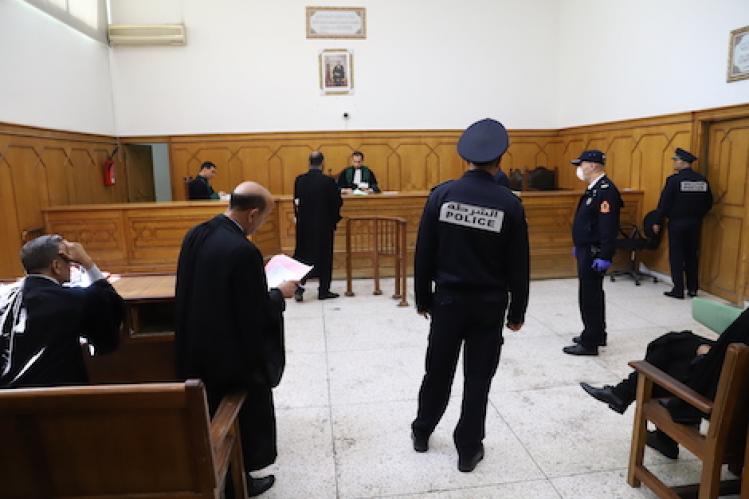 القضاة يقترحون التناوب وتوقيف الجلسات لصد “كورونا” في المحاكم