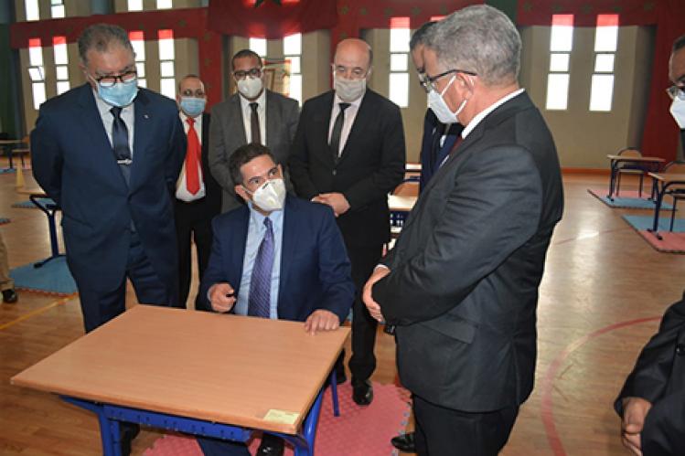 النقابات التعليمية تضع “23 ملفا تربويا” على طاولة الوزير أمزازي