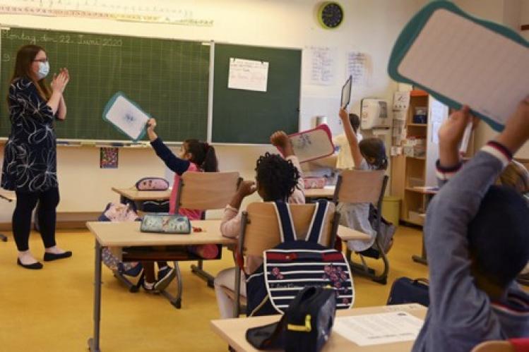 باحث يقترح 10 تدابير لإنجاح التعليم الحضوري في “زمن كورونا”