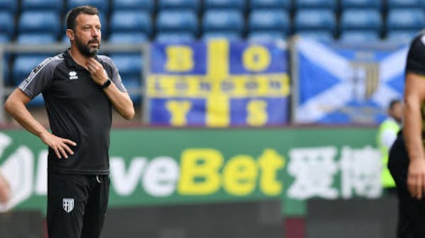 بارما الإيطالي يتخلى عن مدربه دافيرسا