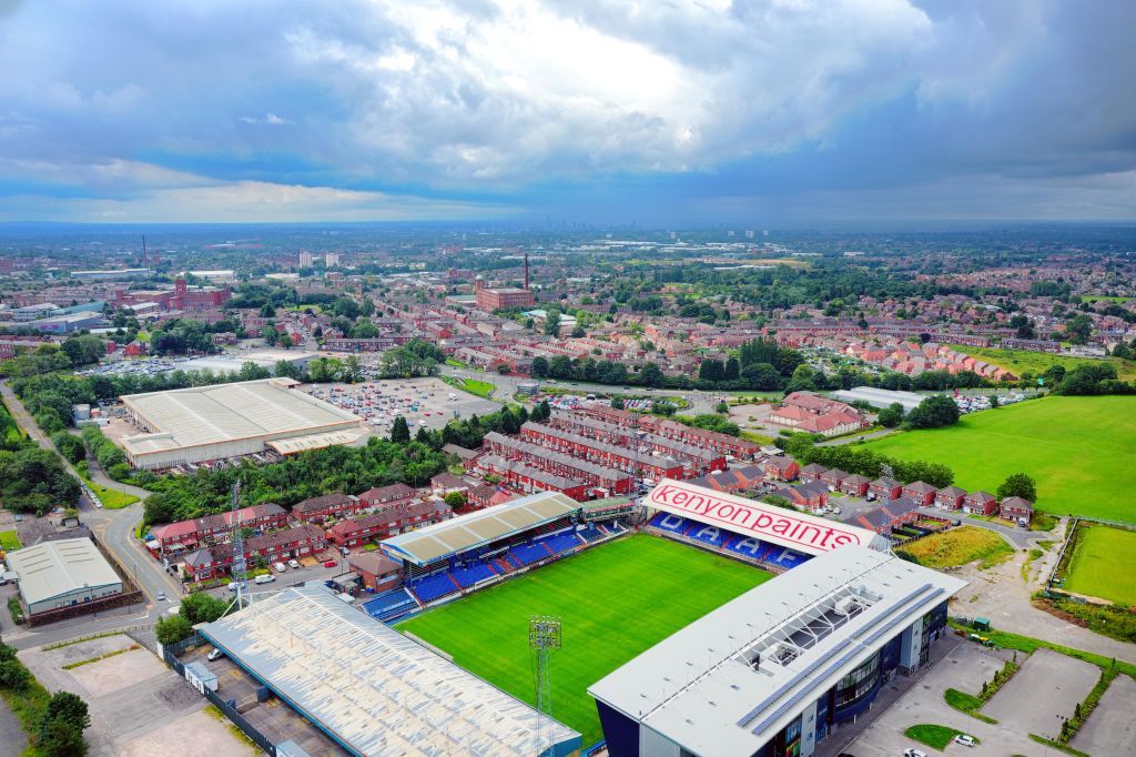 بعد ارتفاع عدد إصابات ”كورونا“ ضمنها.. مدينة بريطانية قد تواجه إغلاقاً كاملاً!