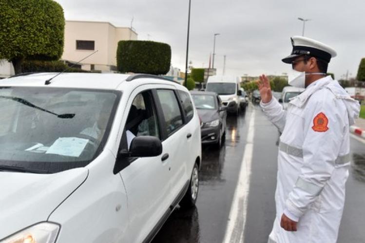 تنقلات نهاية العيد تحاصر السلطات مع تخوفات من “قرارات فجائية”