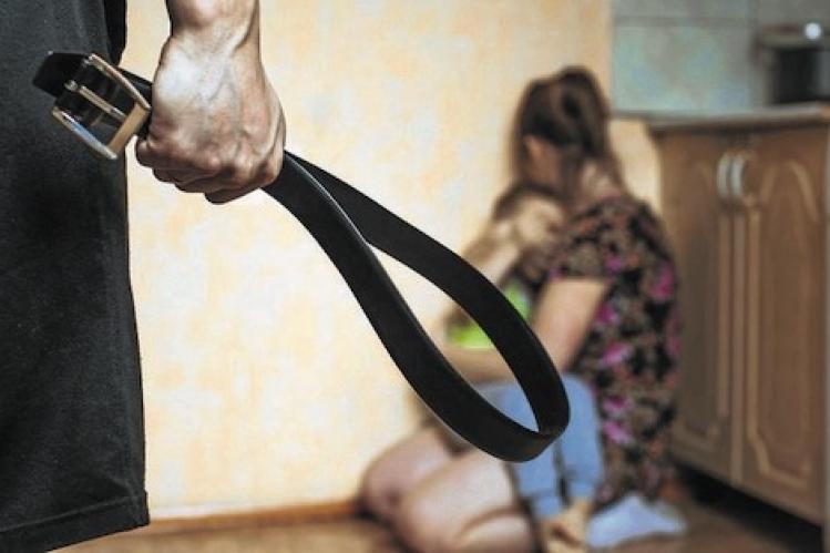 حملة “البيت الآمن” تدعم ضحايا “العنف الأسري”