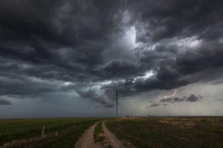 زخات رعدية ورياح عاصفية اليوم السبت في المغرب