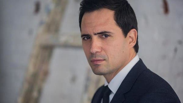 شاهد ظافر العابدين مستاء على متن الطائرة.. “نستحق أفضل”