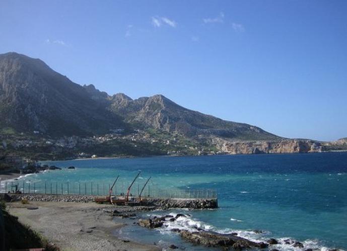 عالقة بثغر سبتة تنجح في العبور سباحة نحو المغرب