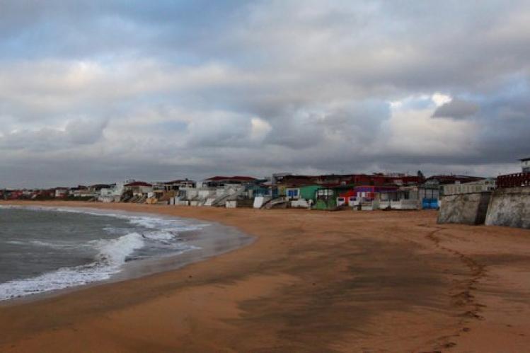 عامل بنسليمان يمنع السباحة بالشواطئ جراء كورونا