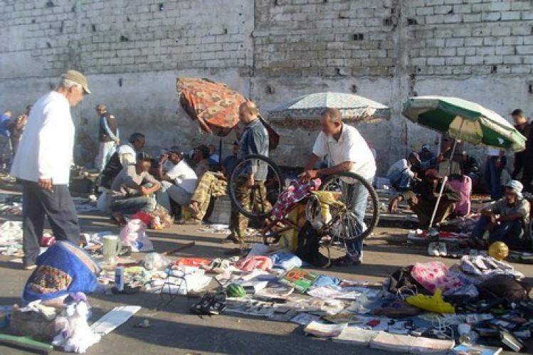 “فرّاشة الجّوطيّة” .. باعَةٌ يشتكون “ظلمَ المنع” من مورد رزق وحيد