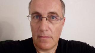 فيروس كورونا: “ضوضاء المكتب المصطنعة ساعدتني في العمل من المنزل”