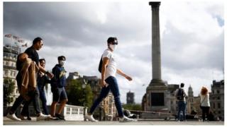 فيروس كورونا: عالم بريطاني يحذر من أن الفيروس “سيبقى معنا إلى الأبد”