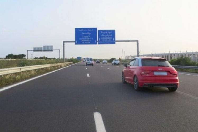 مغاربة يتجاوزون “إجراءات كوفيد-19” بالإقبال على “كوفواتيراج”