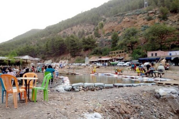 مغاربة يختارون المنتجعات الجبلية لتفادي تهديدات “جائحة كورونا”