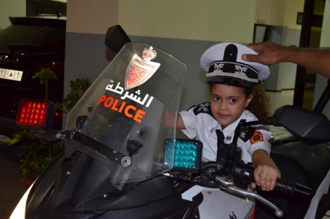 أمن الدار البيضاء يحتفي بالشرطية الصغيرة “بسمة”