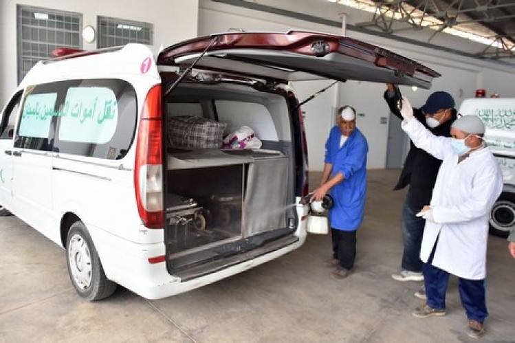 “استهتار مؤسسات” بإجراءات الوقاية من كورونا يهدد بتفاقم الوباء