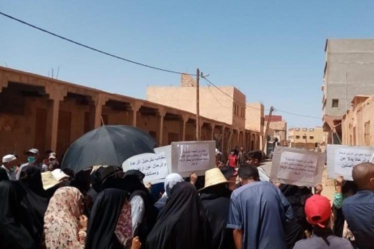 اعتداءات رحل تدفع نساء إلى الاحتجاج بقطع طريق قرب تارودانت