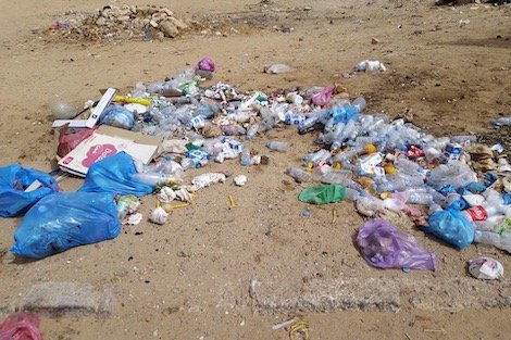 العيون تعاني تكدس النفايات .. وولد الرشيد يوضح