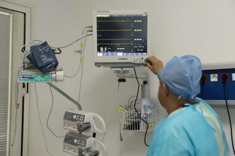 الفيروس يقتل 42 شخصاً في يوم .. والحالات الخطيرة تبلغ 368