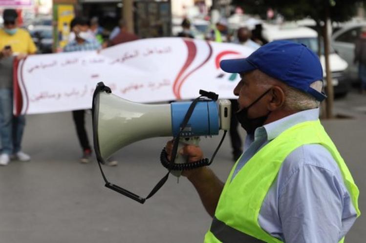 النقابات تتمسك بسحب “قانون الإضراب” وتشهر “ورقة المفاوضات”