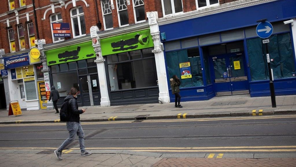 بريطانيا في صدد فرض عزل عام اجتماعي للتصدي لموجة ثانية من كورونا