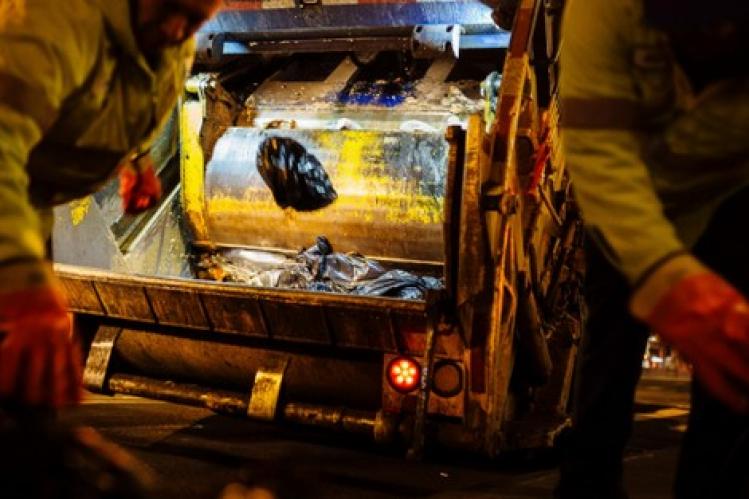 تأخر الأجور يدفع آلاف عمال النظافة إلى الإضراب بالدار البيضاء