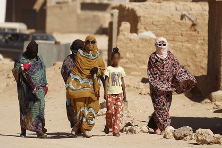 تداعيات “كوفيد – 19” تعمّق معاناة المحتجزين في مخيمات تندوف