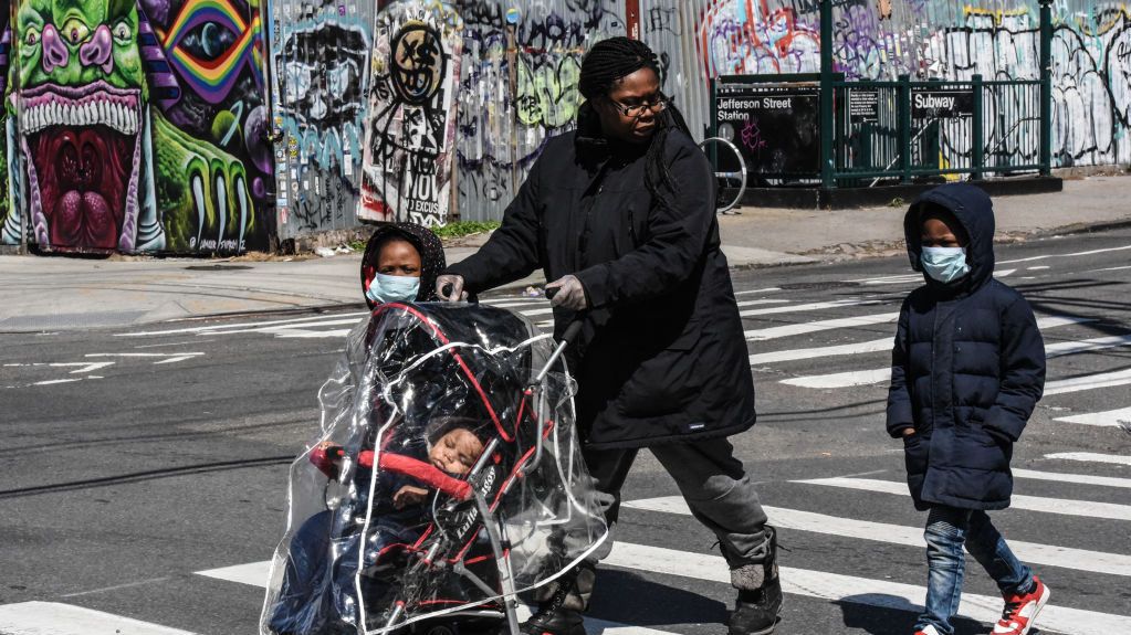 دراسة: نسبة كبيرة من وفيات ”كورونا“ بين القاصرين في أمريكا هي بين الأقليّات!