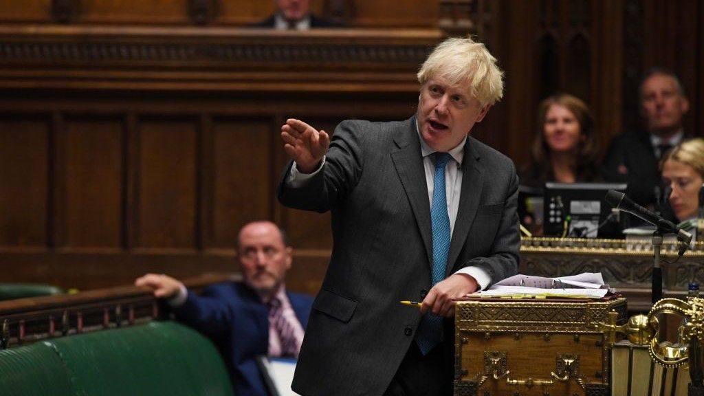 رئيس الوزراء البريطاني سيطلب من المواطنين العودة للعمل من المنازل