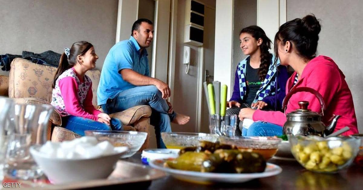 زواج المهاجرين في فرنسا.. معاناة وطول انتظار للم الشمل