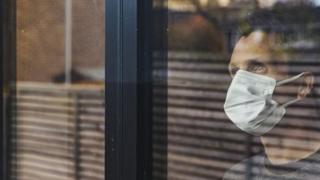 فيروس كورونا: فحوص كشف كوفيد-19 “قد تلتقط فيروسات ميتة”