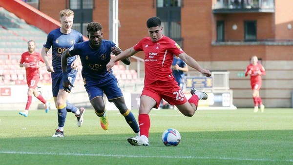 كورونا يضرب ليتون أورينت قبل يوم من لقاء توتنهام