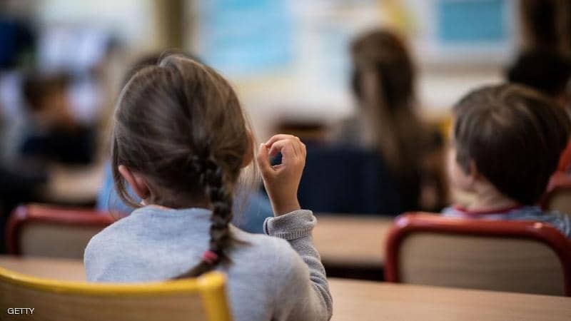 كورونا يغلق 22 مدرسة في فرنسا