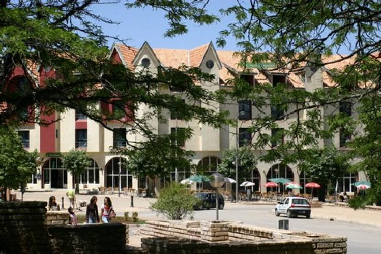 “كوفيد-19” يقلص زوار إفران ومداخيل المرشدين السياحيين الشباب