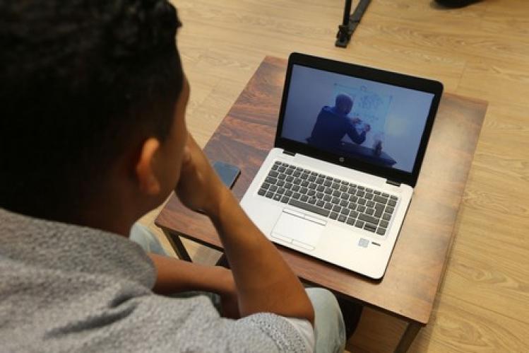 مدارس خصوصية تقطع “الدروس عن بُعد” عن التلاميذ بسبب الأداء