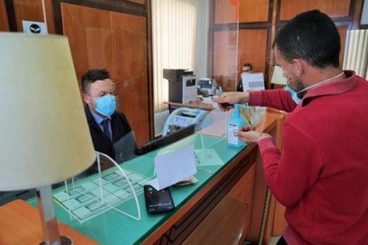 مقاطعات البيضاء تكثف من حملات تعقيم الإدارات