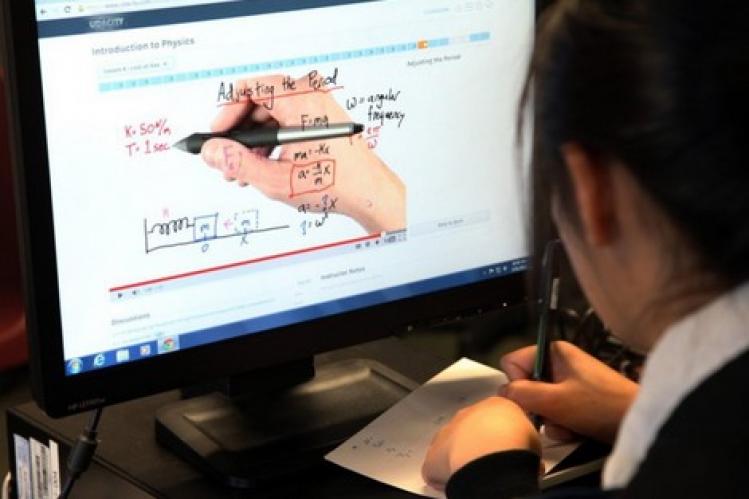 وزارة التربية تتيح للتلاميذ ولوجا مجانيا إلى دروس “التعليم عن بعد”