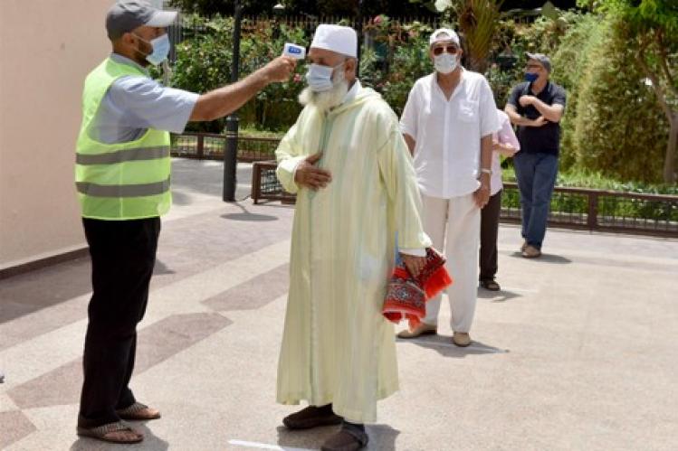 أخصائي يحذر من تحول المساجد إلى أماكن لانتشار “وباء كورونا”